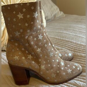 Steve Madden Women's Star-Patterned Tan Ankle Boots